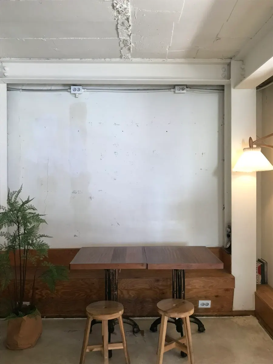 Susunan tempat duduk sekitar dewan tengah