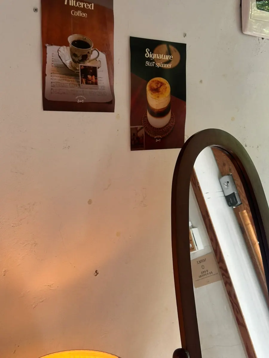Pemandangan tempat duduk tingkat 2 yang tenang