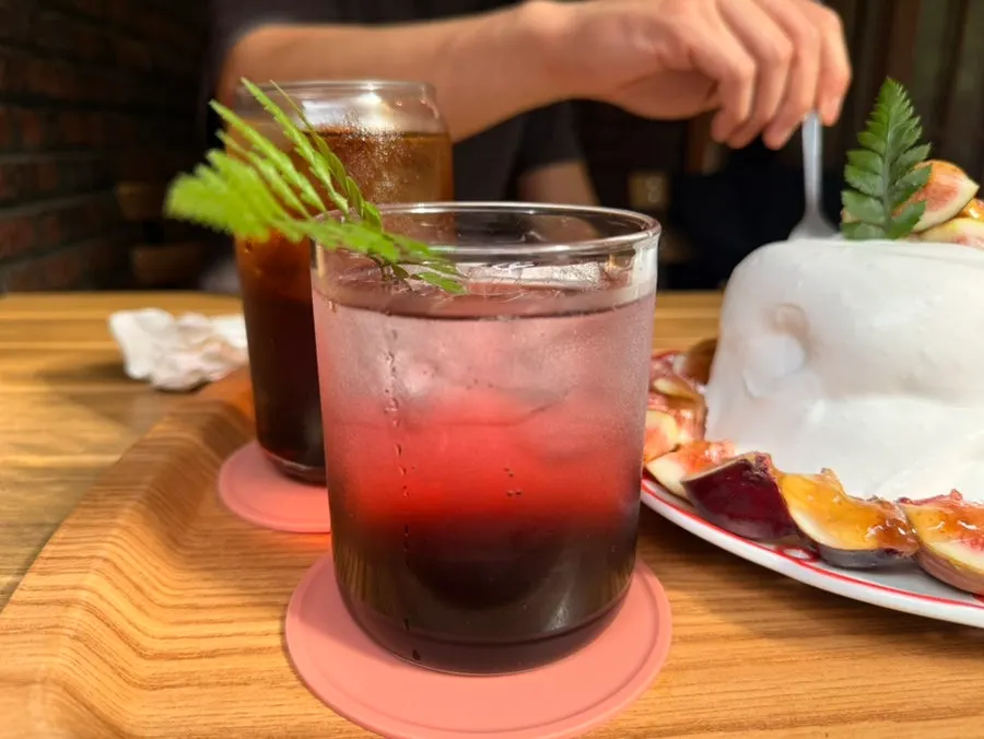 더치 아메리카노와 히비스커스 에이드