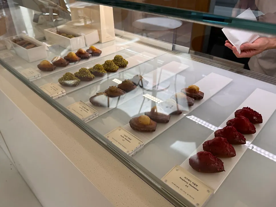 Notldun's mille-feuille, gâteau and other desserts on display