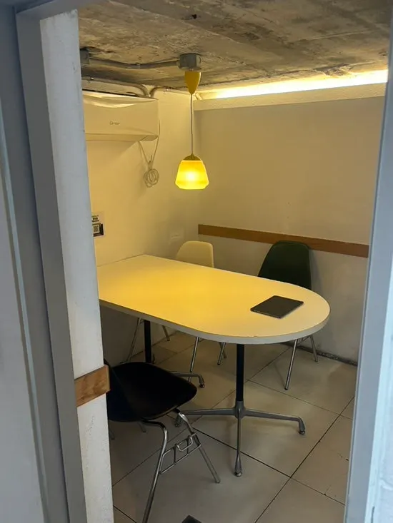 Seating inside Huirit