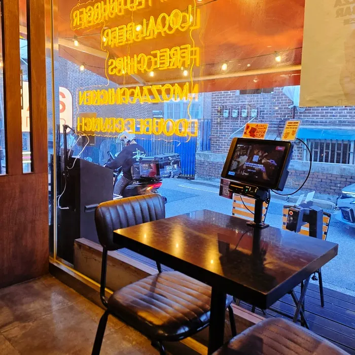 Interior of Bas Burger Seongsu