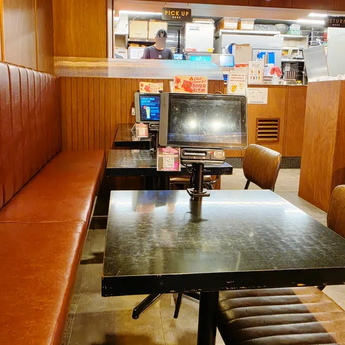 Table seating at Bas Burger Seongsu