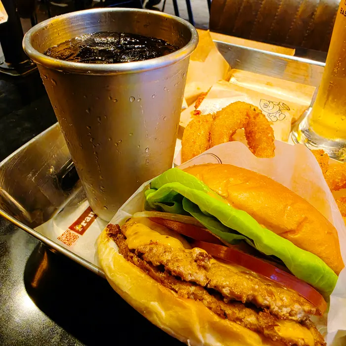 Table at Bas Burger Seongsu after finishing the meal
