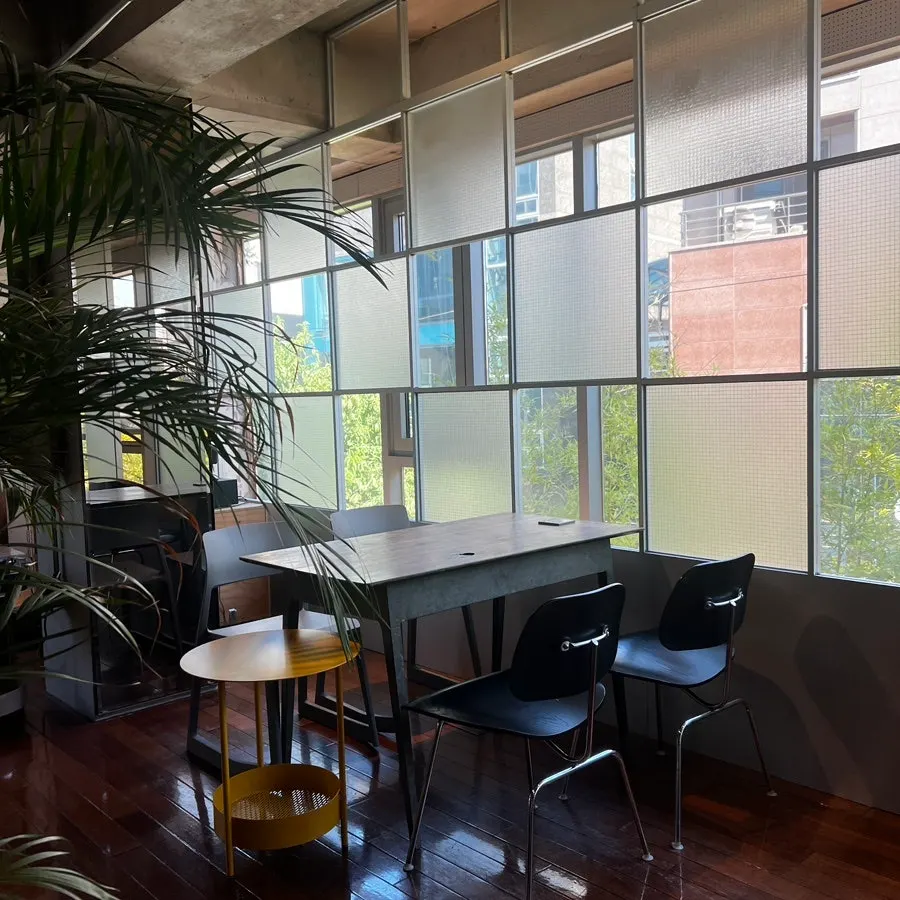 Table seating on the 1st floor of Seowon Angil Hapjeong
