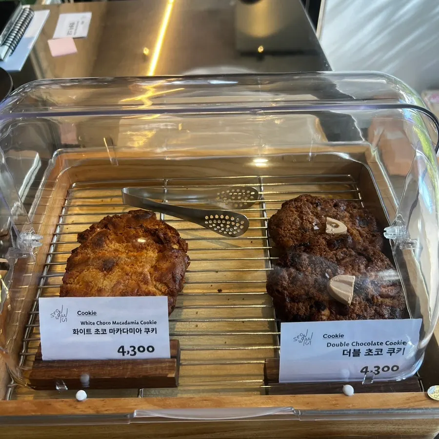QR code ordering sign on the table