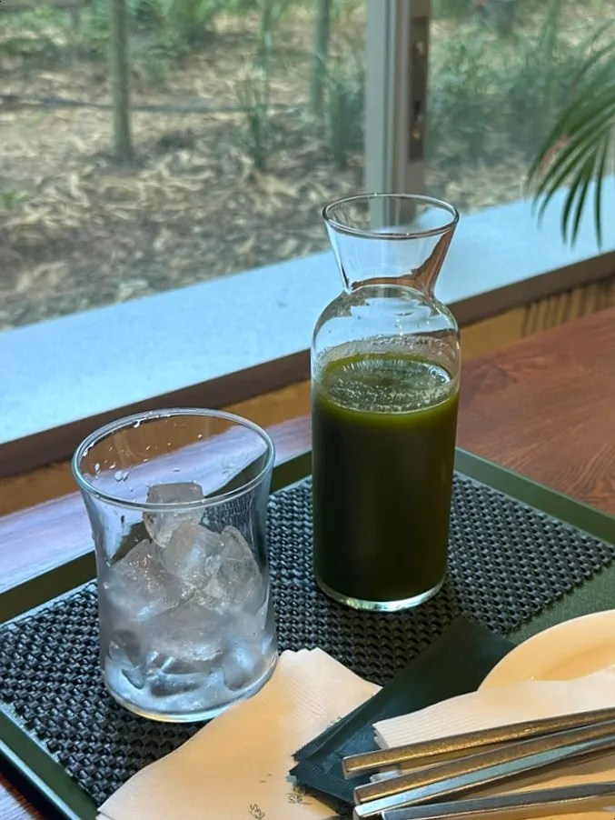 주문한 메뉴가 차려진 테이블