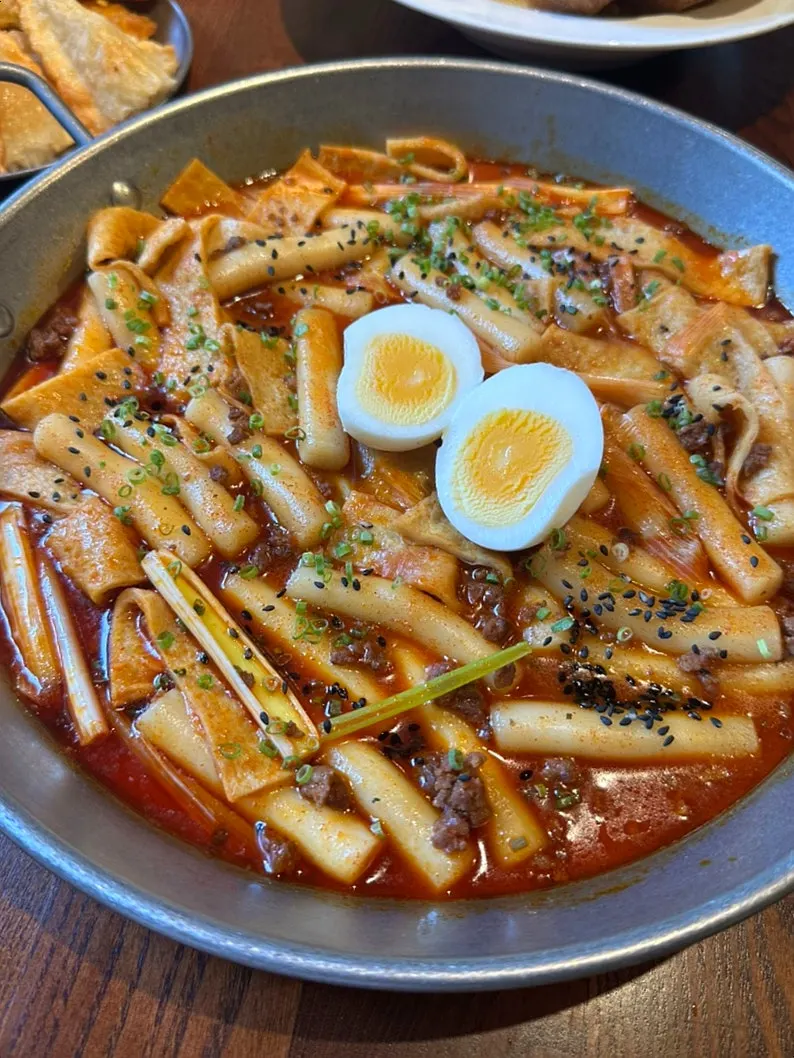 라구 파스타와 함께 나온 빵
