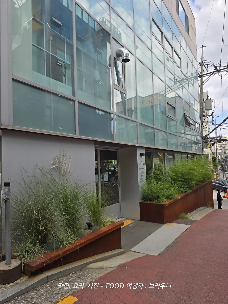 Free parking space at Seowon Angil Hapjeong