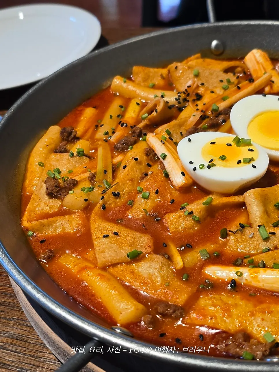 Tteokbokki served with fritters at Seowon Angil Hapjeong