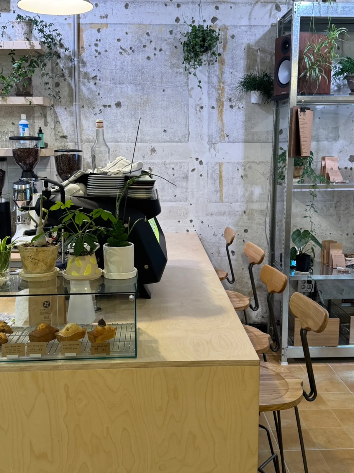Outdoor tables in front of Sese Coffee