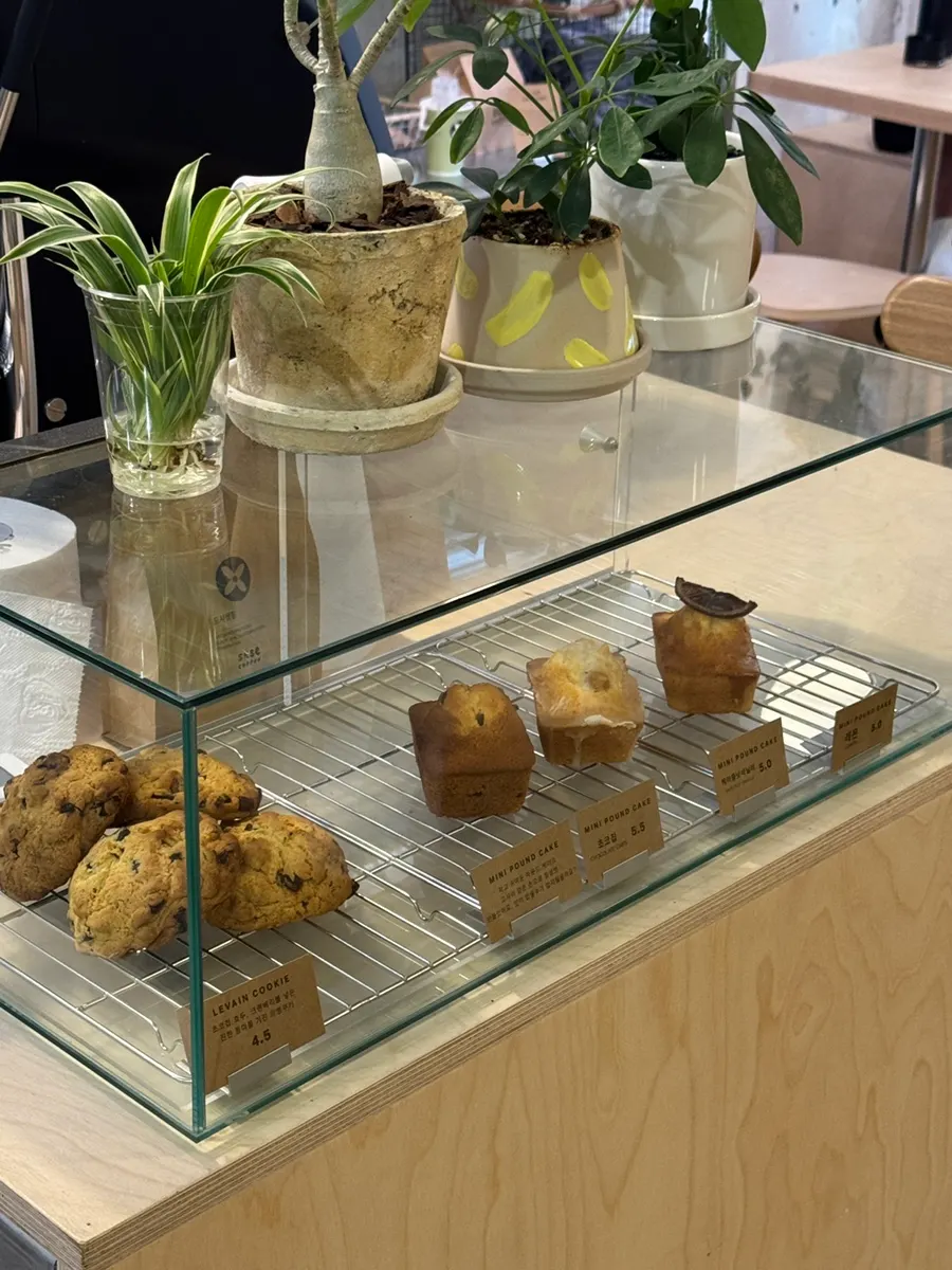 Sese Coffee's dessert menu signage