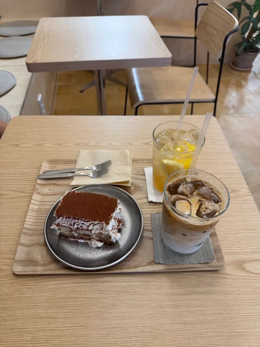 Table setting with decaf iced latte, lemonade, and tiramisu order