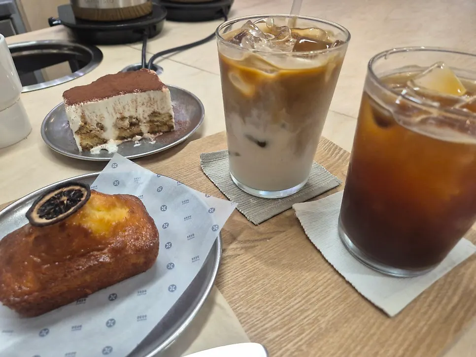 Iced café latte and lemon pound cake