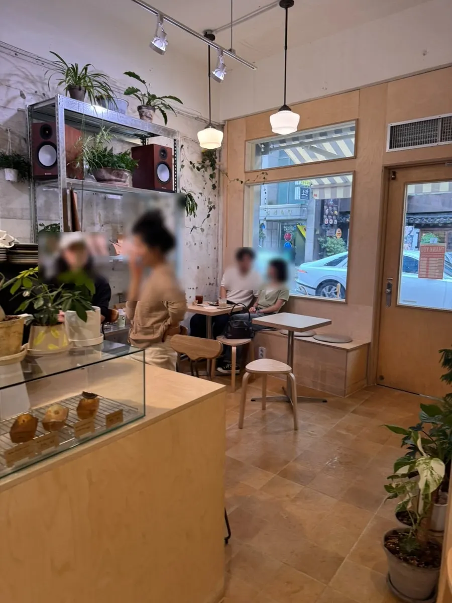 세세커피 티라미수와 파운드케이크 진열