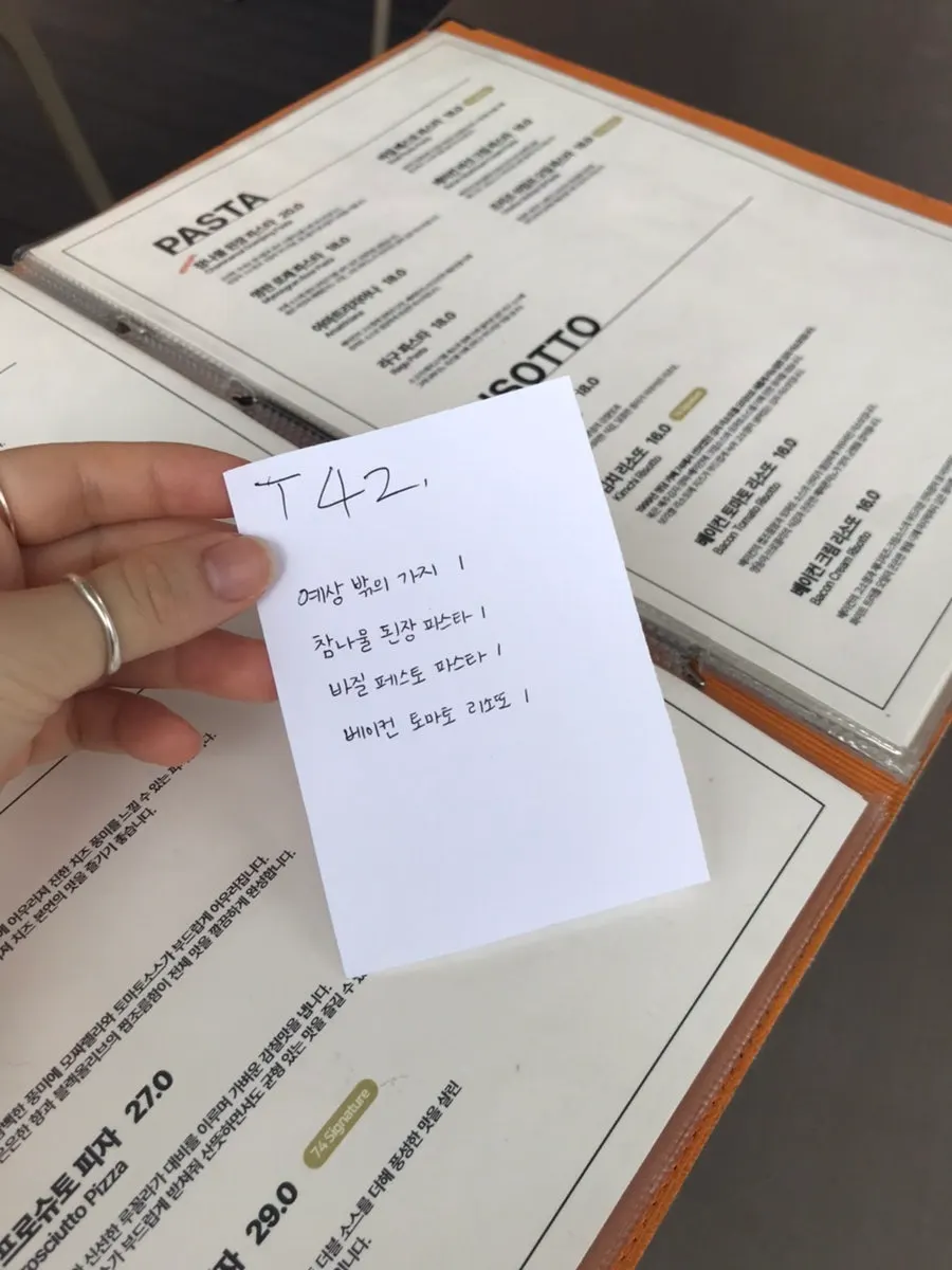 유럽 브런치 가게 느낌의 세븐티포 테라스