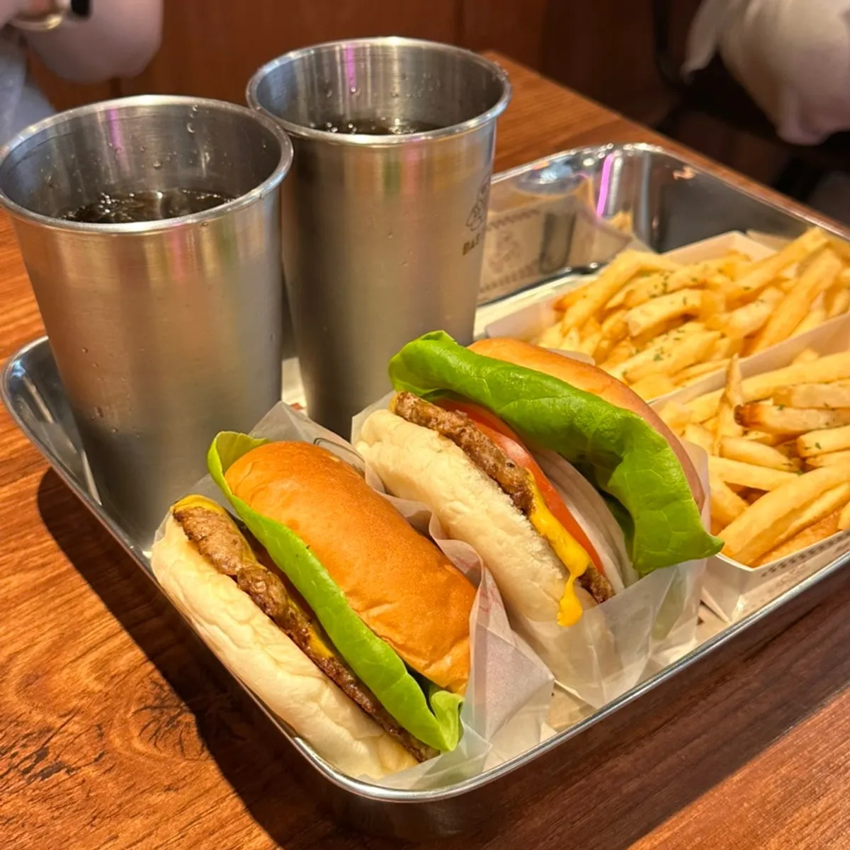 Cross-section of the Bas Burger with fries set