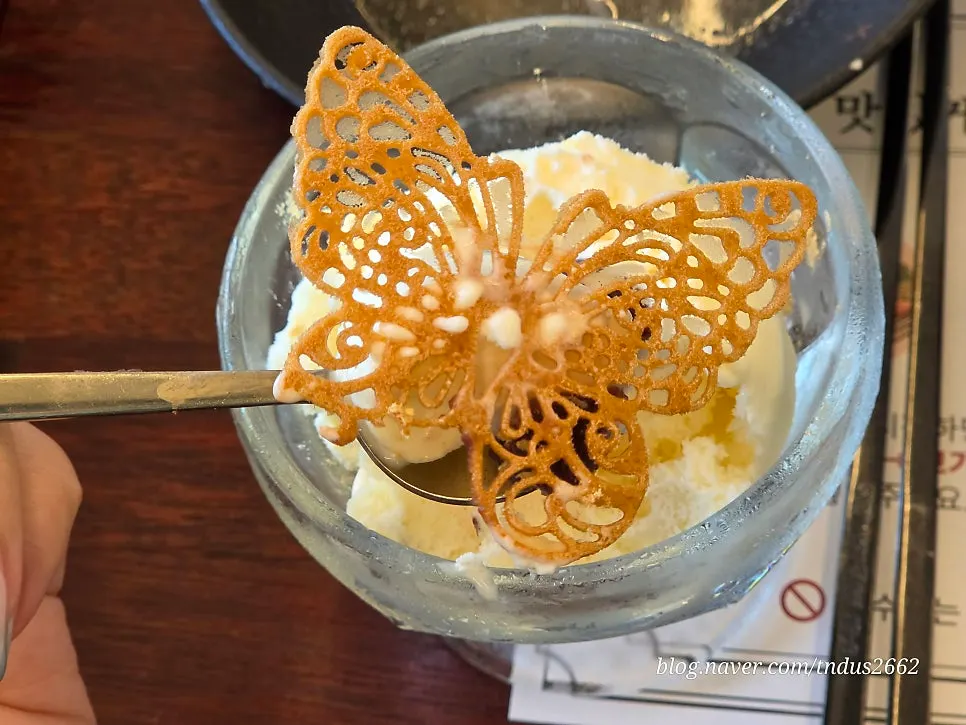 직접 끓여 완성한 코스 마무리 죽