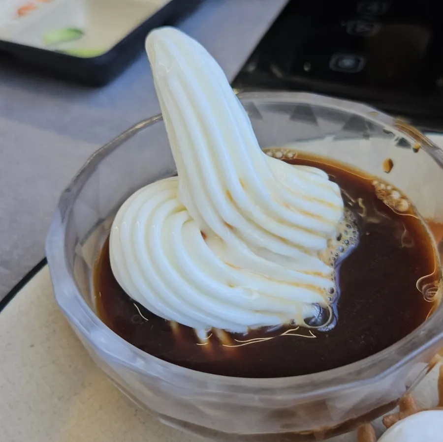 Patbingsu and ice cream dessert