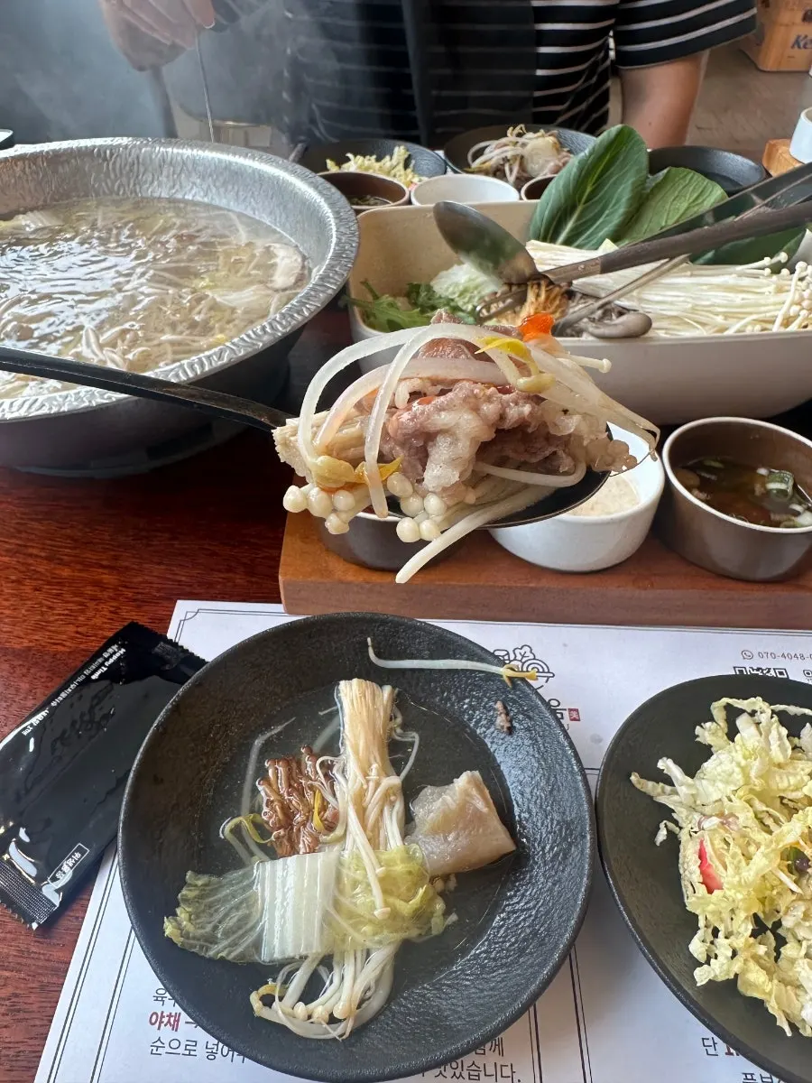 얇게 썬 한우 카르파치오 클로즈업