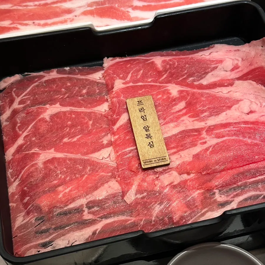 Shabu-shabu meat dipped in sauce