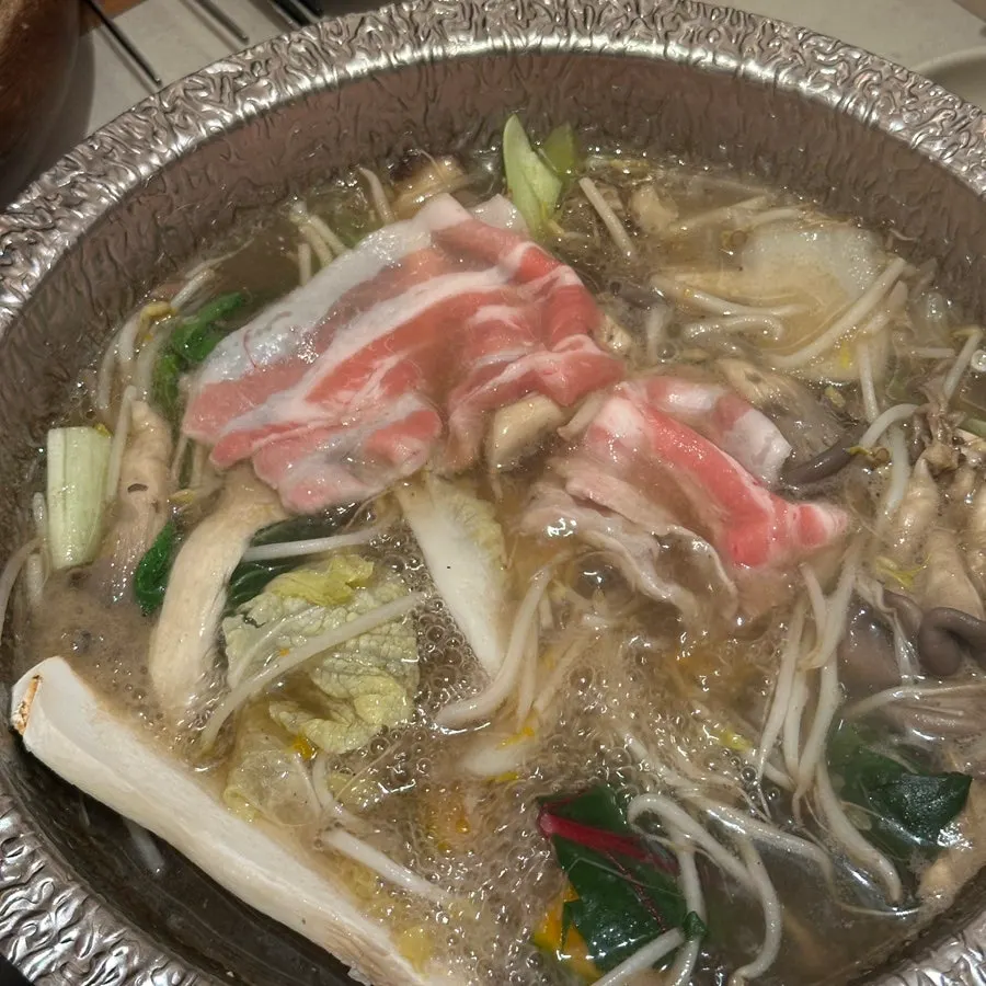 Shabu-shabu broth deepened in flavor after adding vegetables