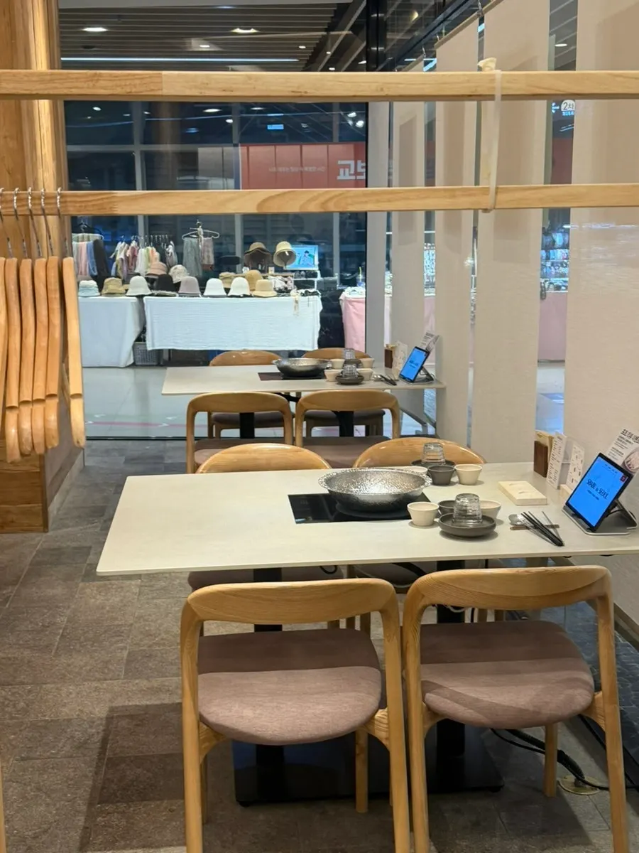 Clean interior of Shabu in Seoul Hapjeong Branch