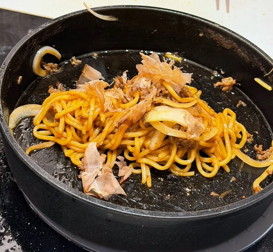 Yakisoba served as the finishing dish