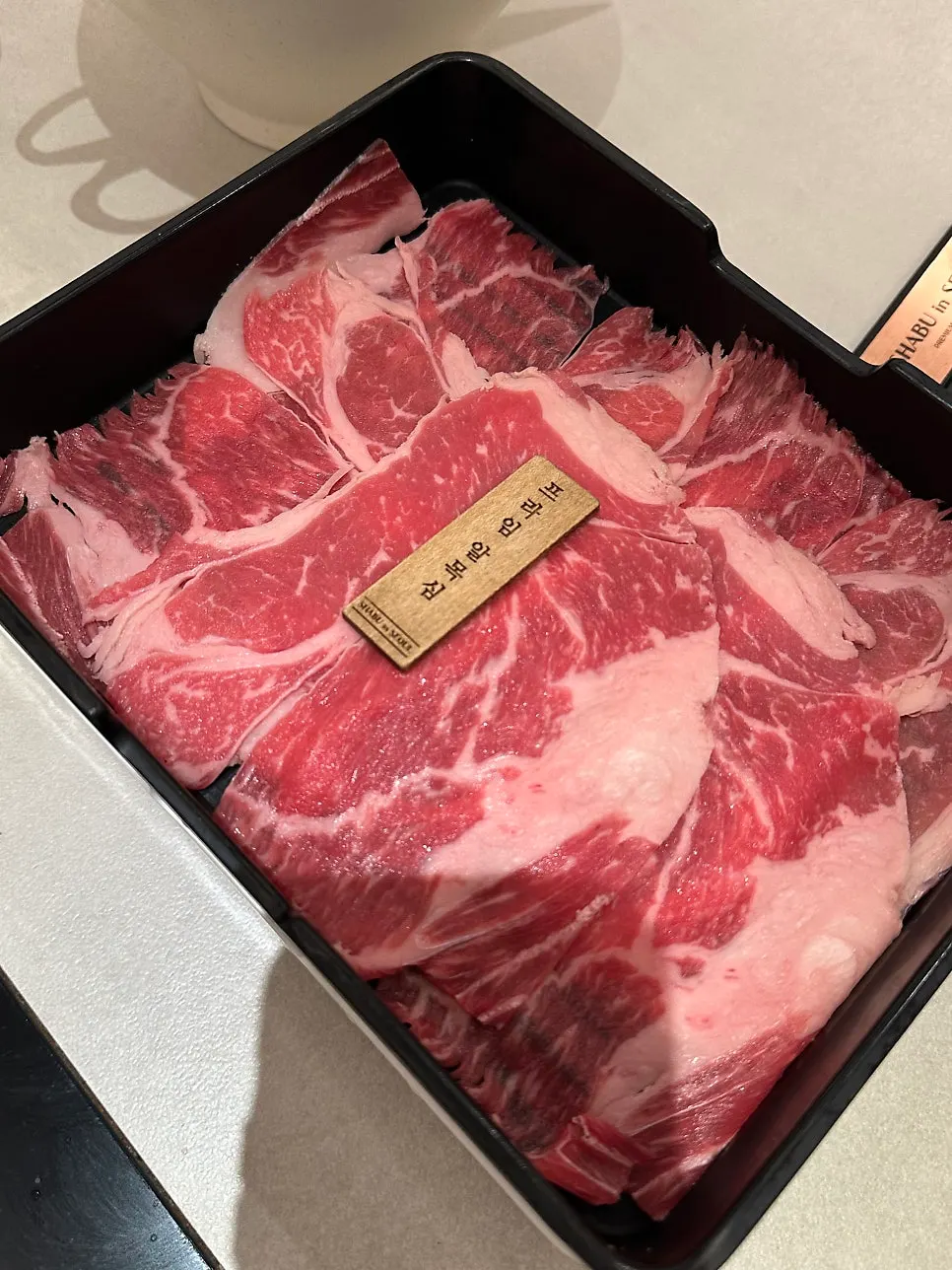 십자 칼집 낸 커다란 표고버섯