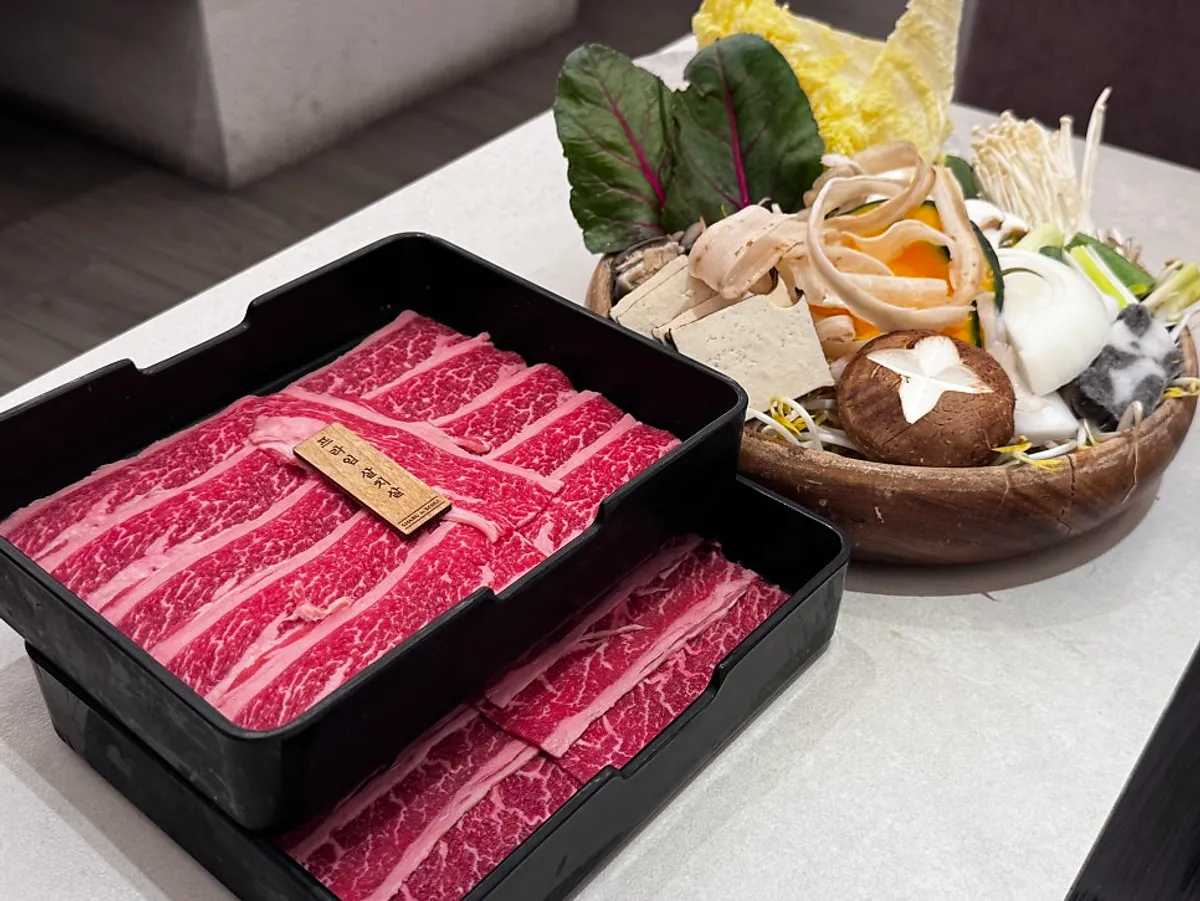 Prime Angus chuck flat shabu-shabu set spread at Shabu in Seoul Hapjeong Branch