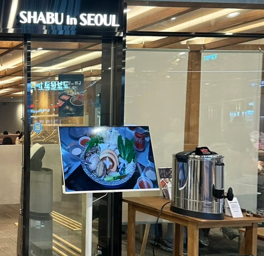 Sunday evening dinner scene at Shabu in Seoul Hapjeong Branch