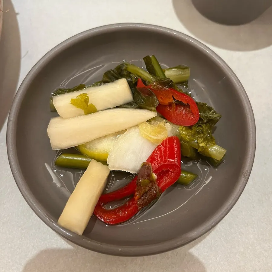 기본반찬으로 나온 간장베이스 장아찌