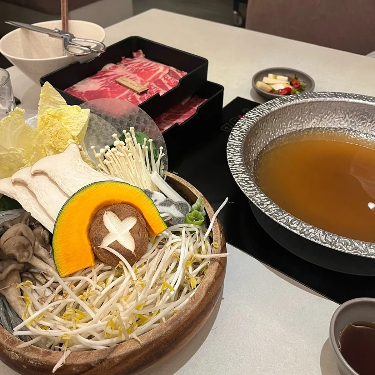 프라임 앵거스 알목심 샤브정식 2인 상차림