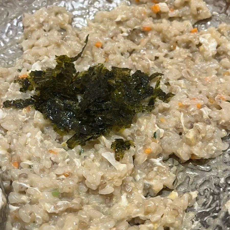 참기름을 뿌려 완성한 샤브샤브 죽