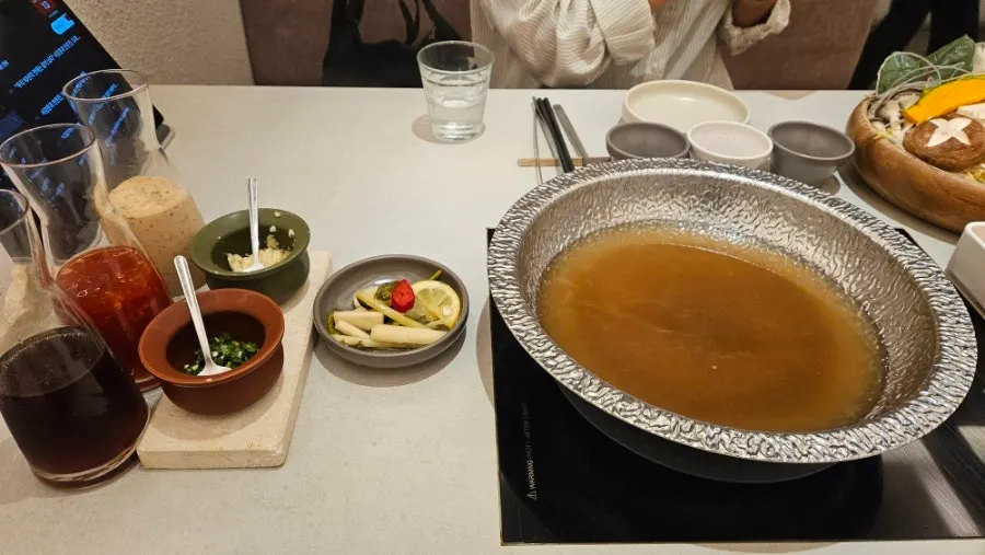 흑돼지 삼겹과 프라임 앵거스 알목심 정식 세팅