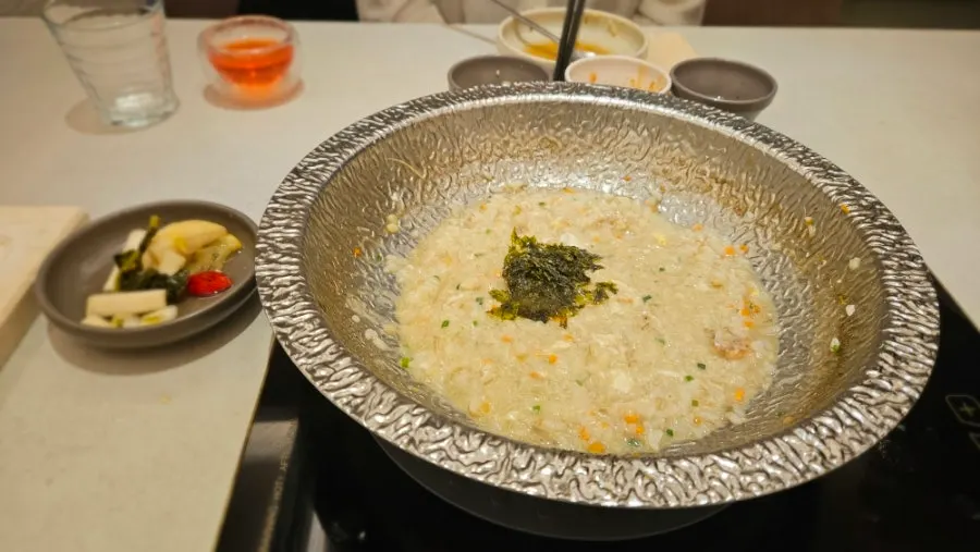 완성된 샤브샤브 마무리 죽