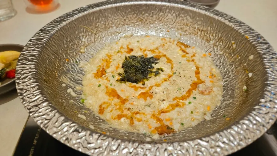 그릇에 담은 죽 한 그릇
