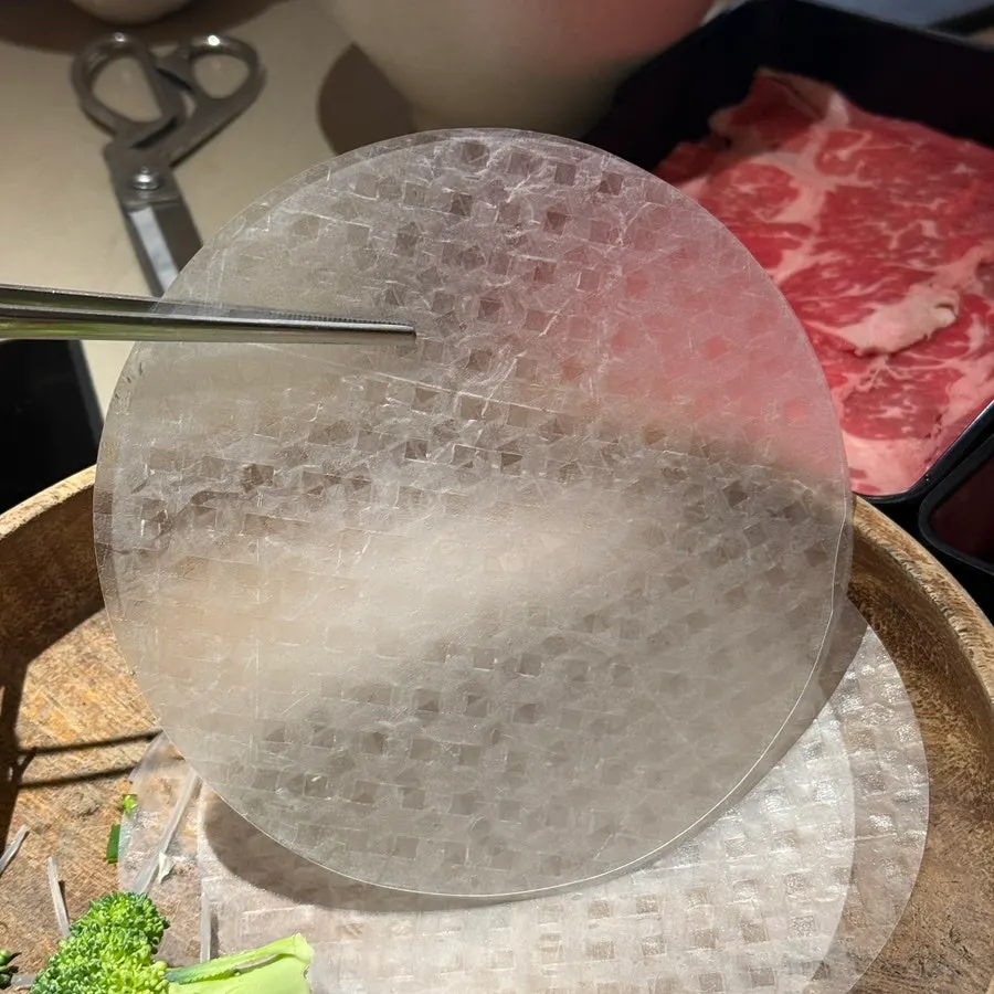 두 장씩 제공된 월남쌈 라이스페이퍼