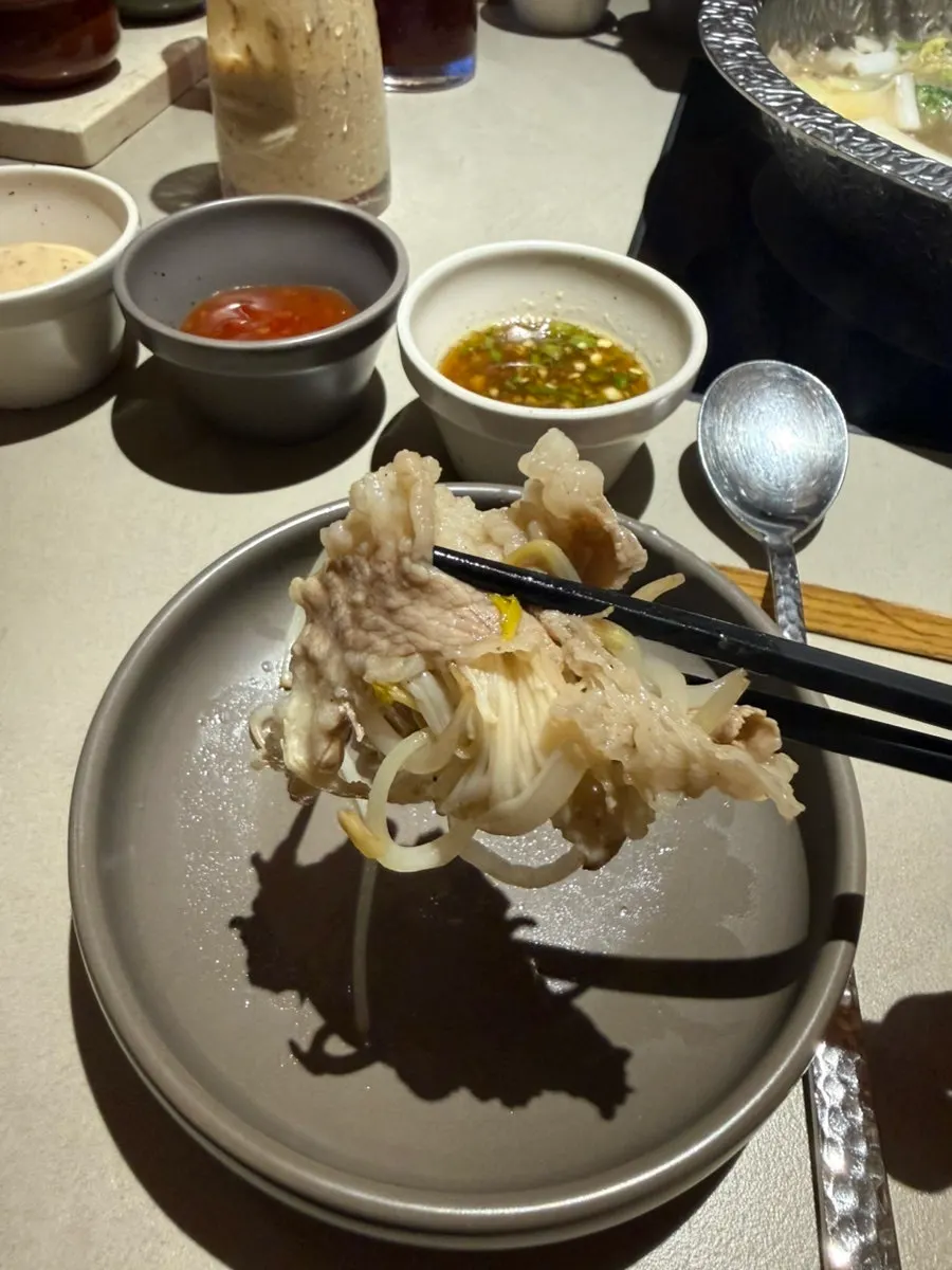 버섯과 함께 쌈 싸 먹는 알목심