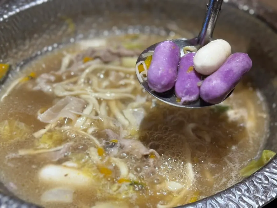 미나리 등 푸른 채소가 담긴 야채 접시