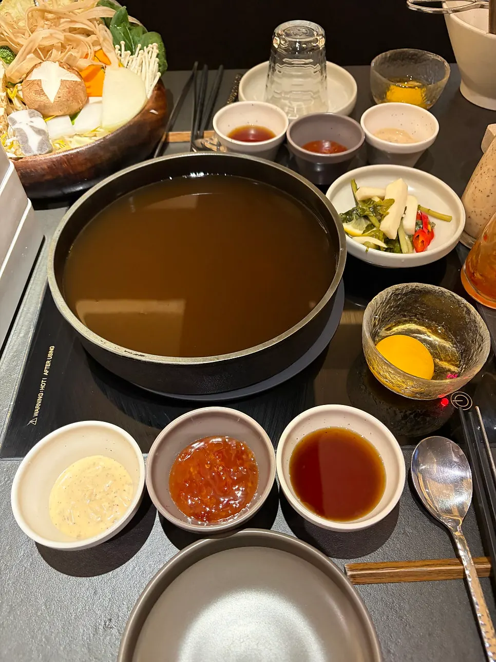 Mangkuk telur mentah pendamping sukiyaki