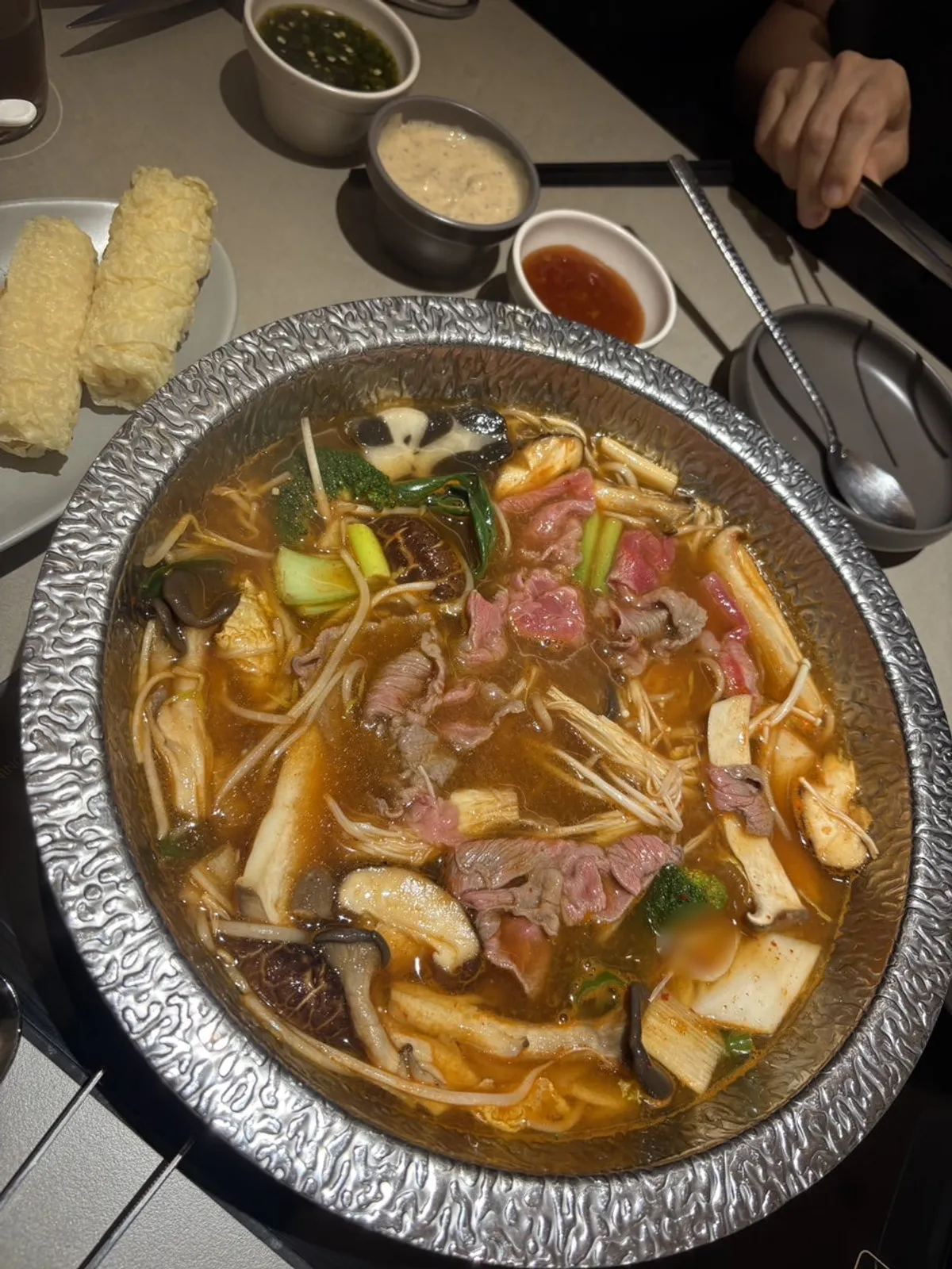 1등급 흑돼지 삼겹과 프라임 앵거스 알목심 고기 접시