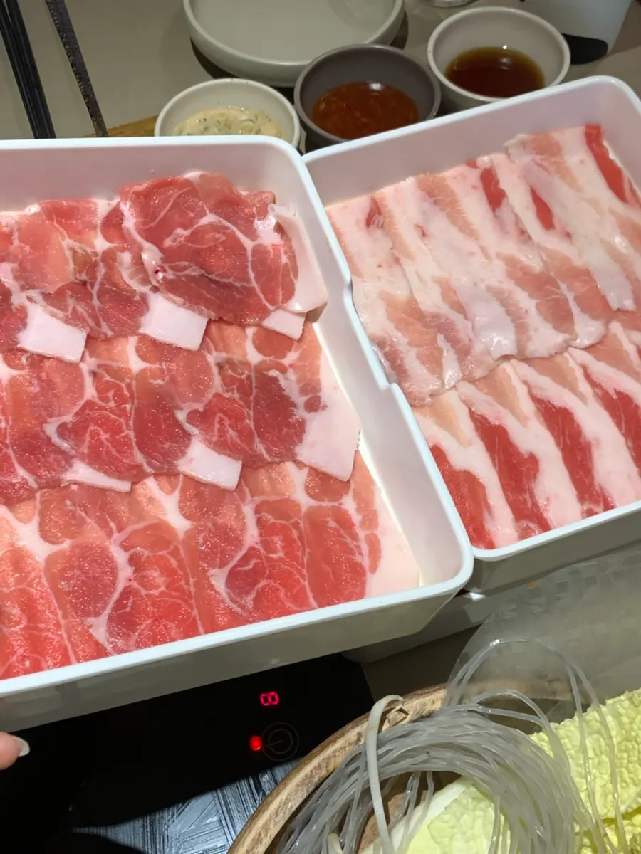 Plate of napa cabbage added for 4,000 won