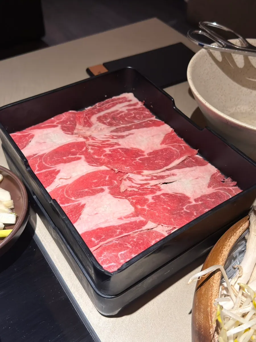 11 basic shabu ingredients including 5 vegetables and 4 mushrooms