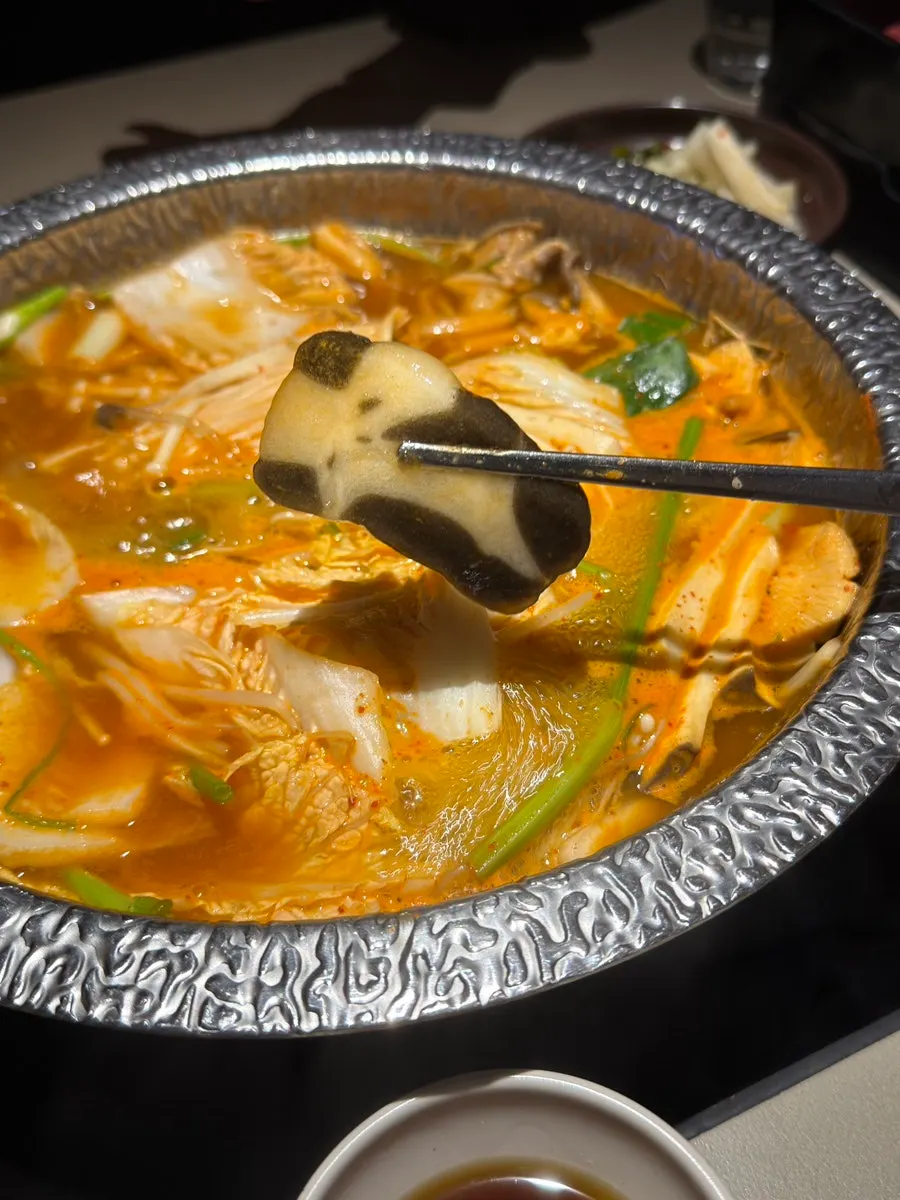 Eye of round meat cooked in spicy mushroom broth