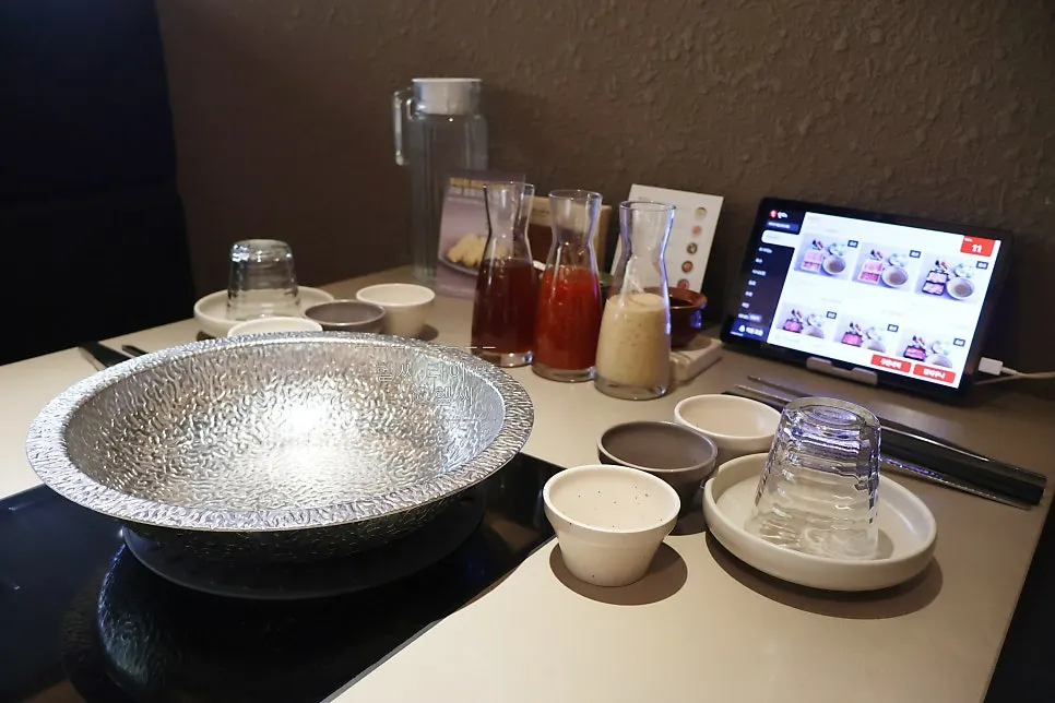 Ordering screen on the table tablet for selecting broth