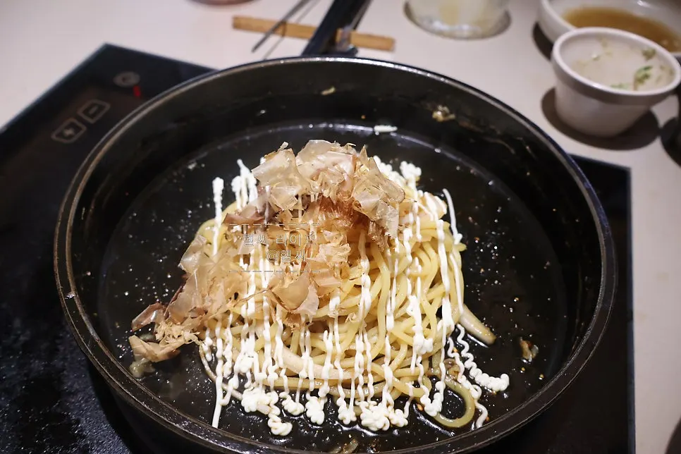 Yakisoba finished with mayonnaise and bonito flakes