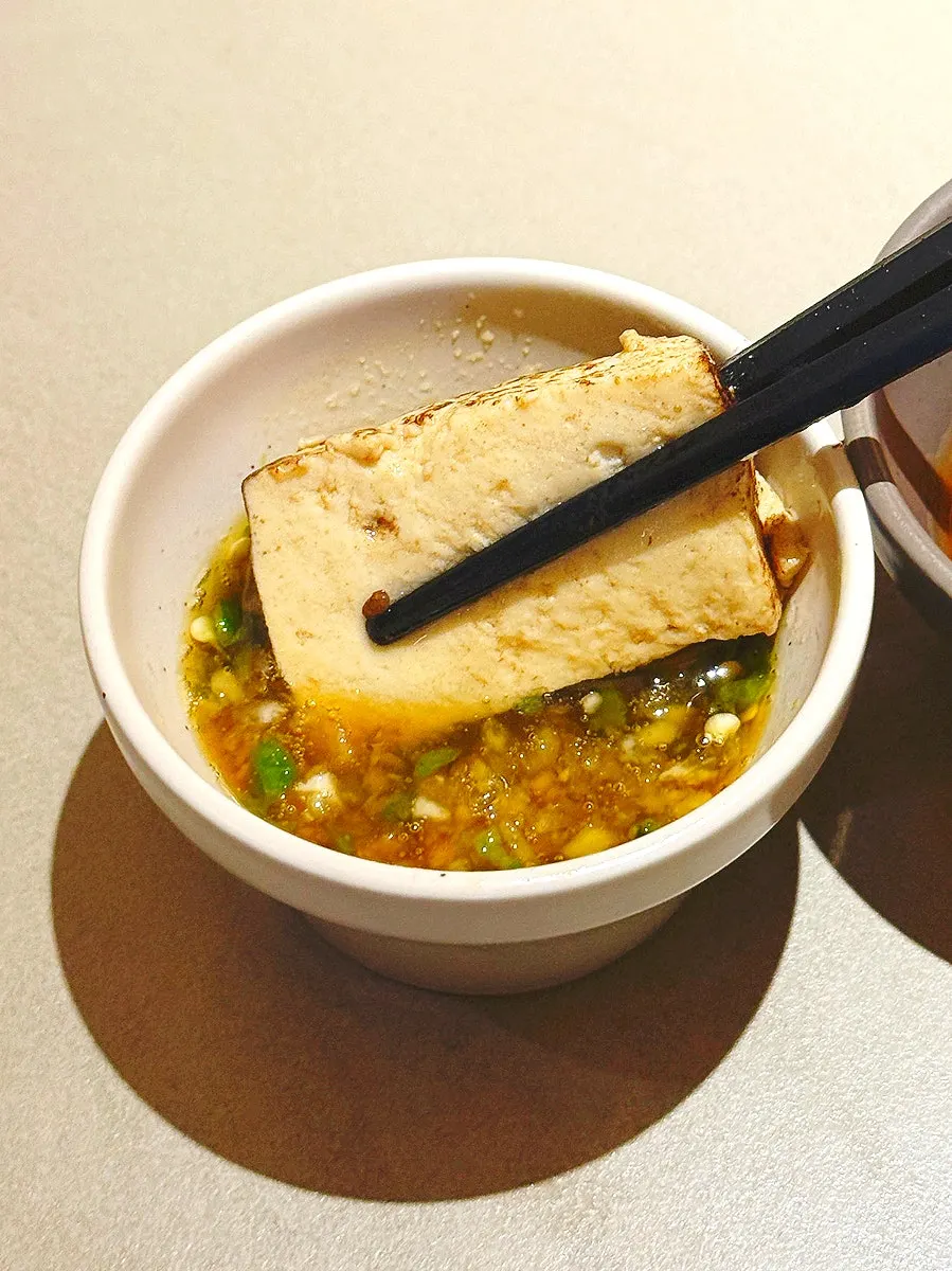 Vegetables and tofu in the sukiyaki pot