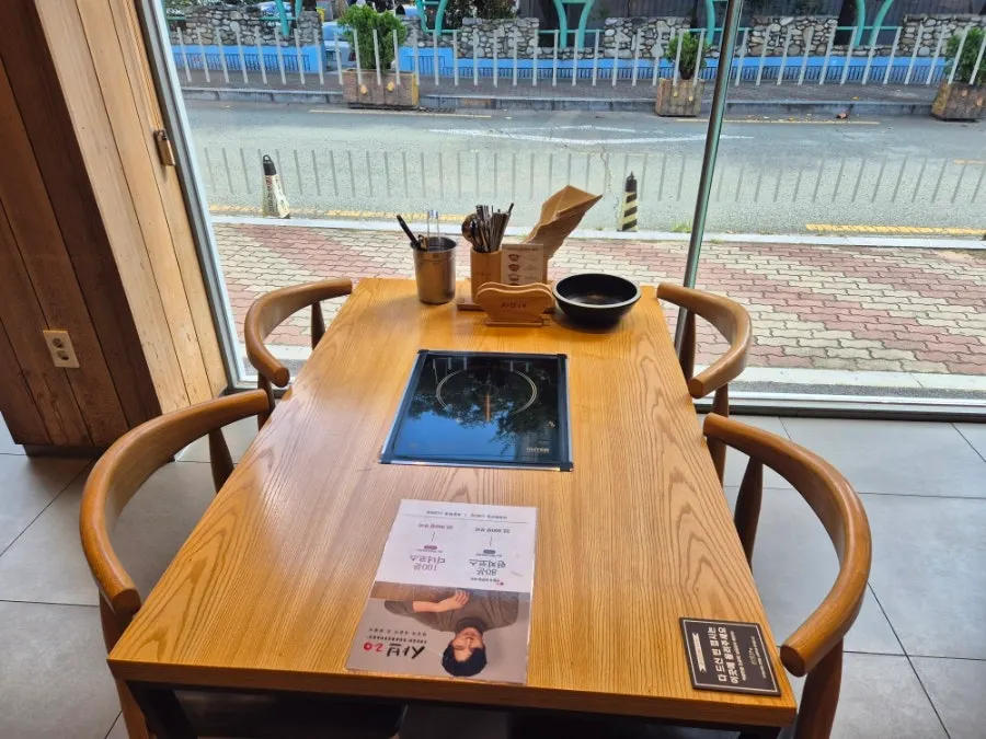 Spacious, clean interior of Shabu20 Daegu Bokhyeon branch
