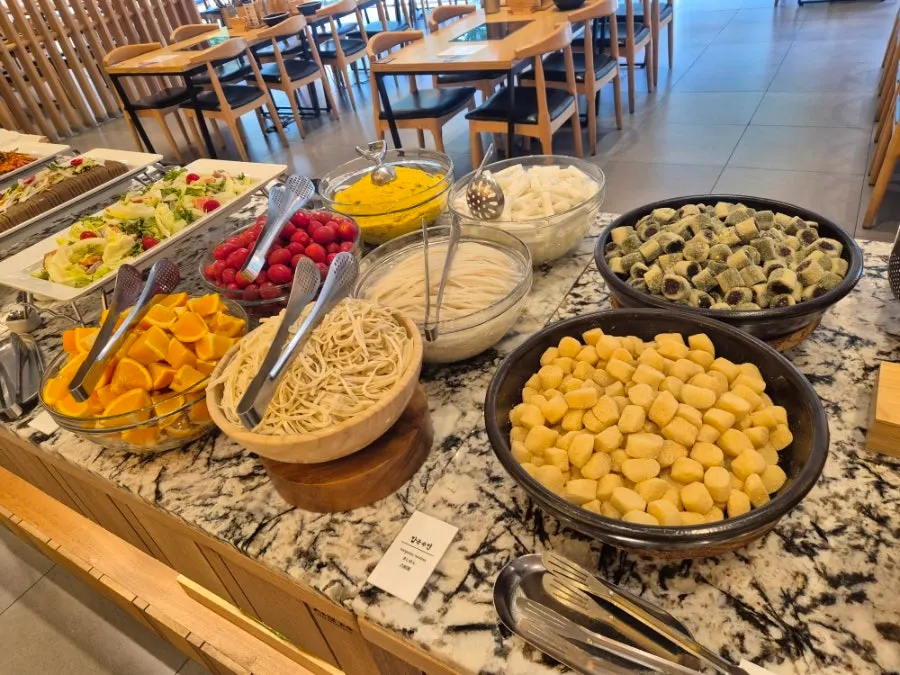 Self-bar menu lineup at Shabu20 Daegu Bokhyeon branch